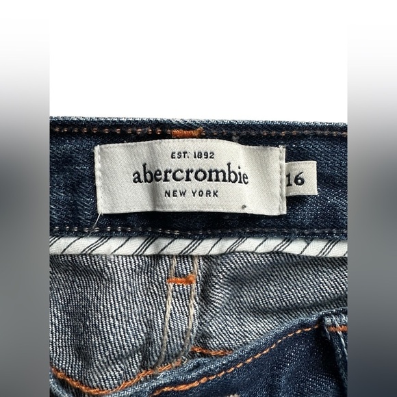 Abercrombie & Fitch Distressed Low-Rise Straight Leg Jeans – Size 30x32 - Picture 9 of 16